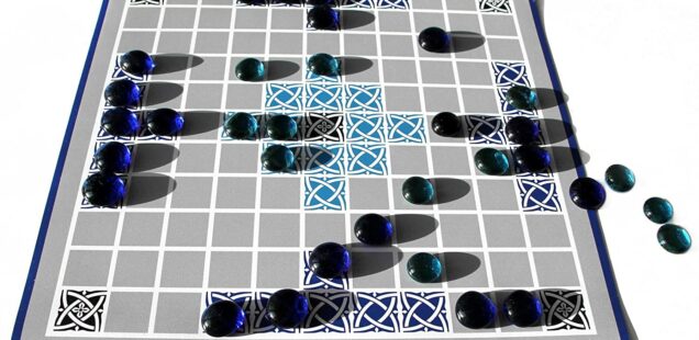 Wikingerspiel Hnefatafl, ein Strategiespiel für Zwei.
