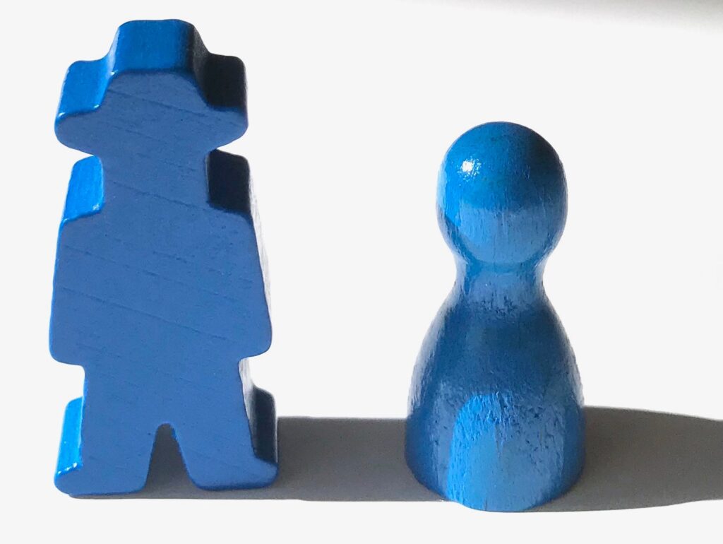 Spielfiguren für Brettspiele: Menschen mit Hut / Cowboys. Aus Holz